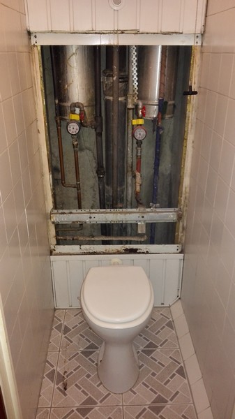 Beépített WC tartály panellakásban