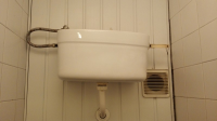 Beépített WC tartály panellakásban